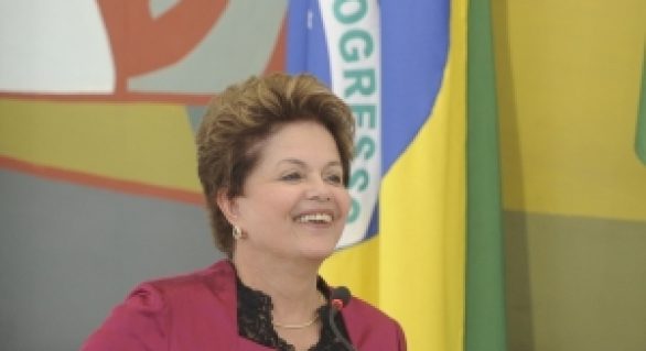Para Dilma, leilão de aeroportos foi “muito além da expectativa”