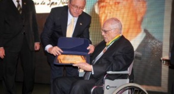 Industrial Carlos Lyra recebe Medalha do Mérito da República Marechal Deodoro