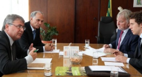 Brasil e França assinam protocolo de entendimento na agricultura