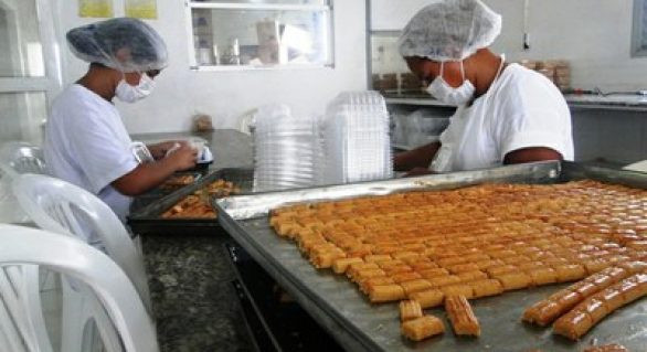 Empresa alagoana produz 60 mil pacotes de biscoitos por mês