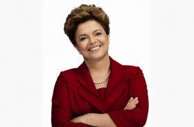 Pelo Twitter, Dilma confirma salário mínimo de R$ 724
