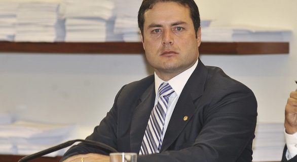 Renan Filho admite disputar governo “dependendo das circunstâncias”