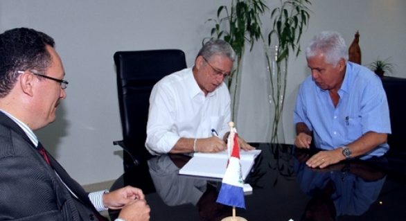 Teotonio Vilela reassume o governo de Alagoas