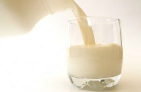 Preço pago ao produtor de leite recua em janeiro, mas é superior ao de 2013