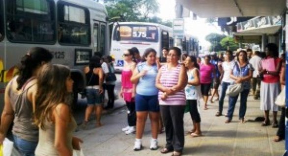Paralisação deixa cerca de 10 mil pessoas sem ônibus em Maceió
