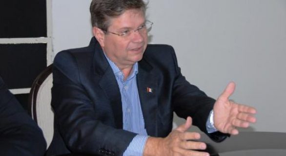 Alexandre Toledo avisa que é candidato a governador pelo PSB e quer apoio de Téo Vilela