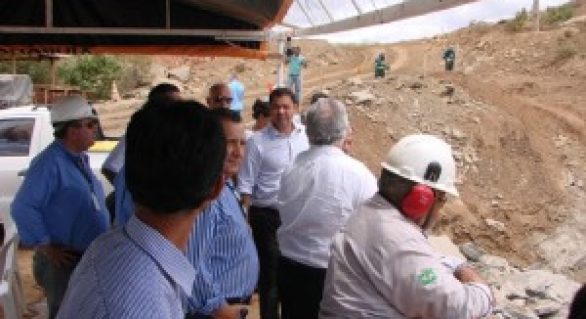 Secretário de Infraestrutura e presidente da Casal visitam obras no Agreste