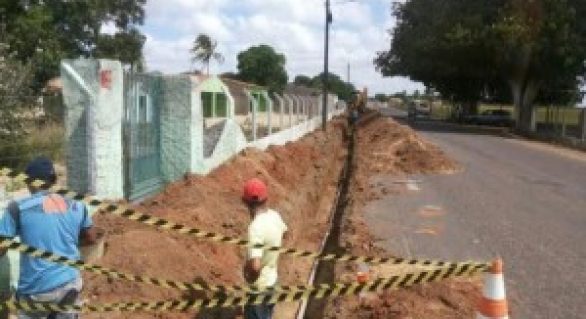 Prefeitura de Feira Grande leva água encanada para famílias da zona rural