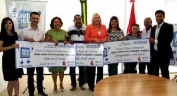 Governo entrega R$ 180 mil no Nota Fiscal Alagoana