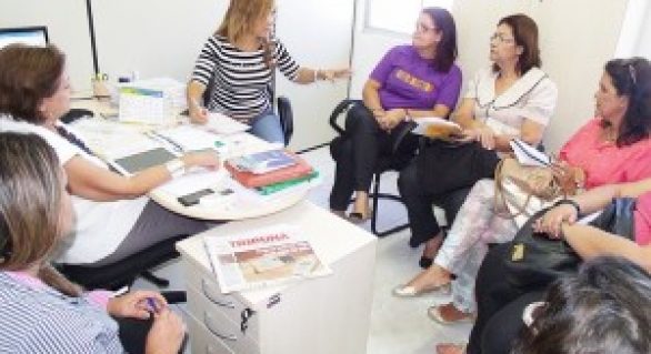 Programa Mulheres Mil é tema de reunião na Semtabes