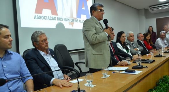 Em solenidade concorrida, Jorge Dantas assume oficialmente a presidência da AMA