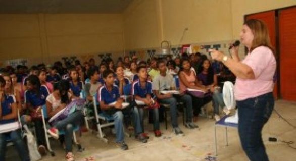 Educação orienta pais e alunos de Coruripe sobre prevenção às drogas