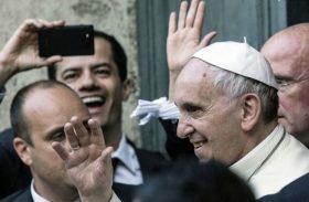 Papa Francisco ‘dribla’ políticos brasileiros em Roma