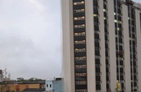 Bombeiros resgatam trabalhadores em prédio no Centro de Maceió