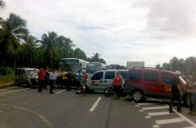 Taxistas voltam a interditar cinco pontos de rodovias em Alagoas