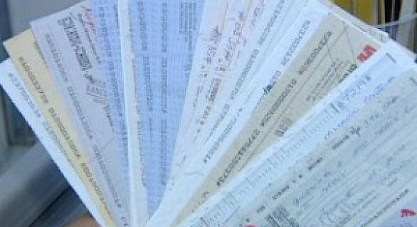 Total de cheques devolvidos sobe em maio, diz consultoria