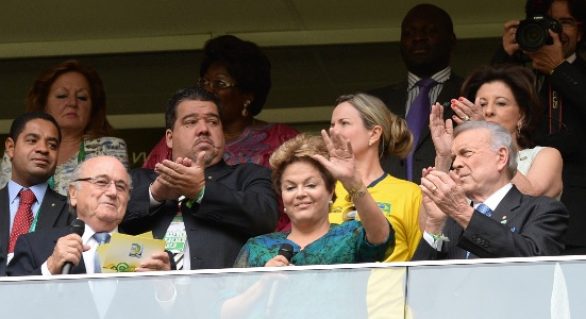 “Não me abaterei com isso”, diz Dilma sobre hostilidade na abertura da Copa