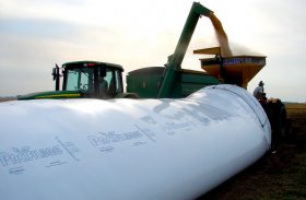 Vendas de silos de plástico crescem 35% com aumento da safra de grãos