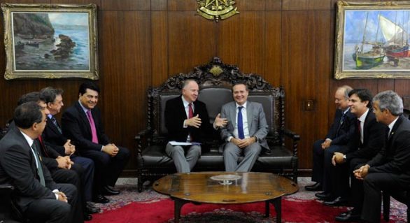 Renan garante apoio a prefeitos para aumento no FPM