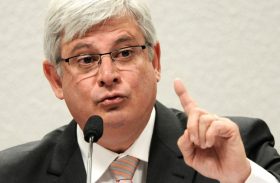 Janot pede ao STF afastamento de Cunha do mandato