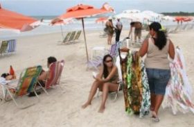 Plano de ação vai beneficiar ambulantes da Praia do Francês