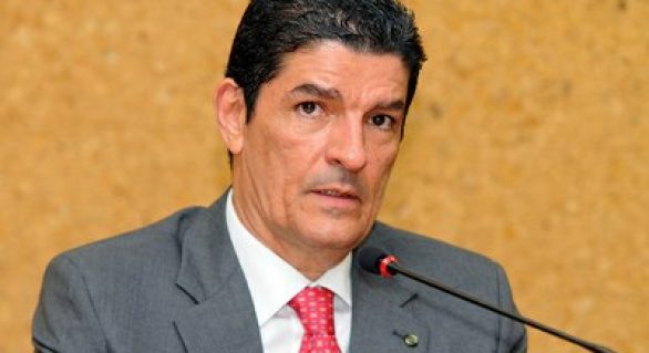Ministro anuncia 3 novos centros de convenções em Alagoas