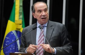 Aloysio Nunes diz que Dilma mentiu sobre contas do governo durante a campanha