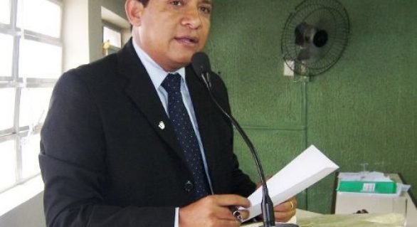 Júlio Cezar, o candidato a governador de Téo, é perseguido no PSDB
