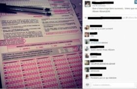 Candidatos postam fotos de cartões de resposta na internet