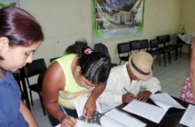 Agricultores de Poço das Trincheiras assinam contrato com Banco do Brasil