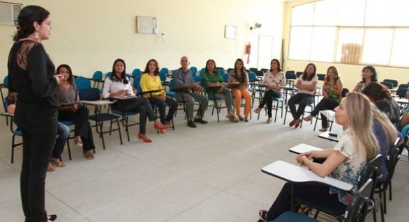 Servidores da Educação participam de oficina sobre afetividade e saúde