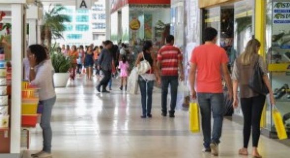 Crise reduziu consumo de nove entre dez brasileiros, mostra pesquisa
