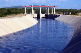 1ª outorga de uso da água do Canal do Sertão sai para Lula Cabeleira