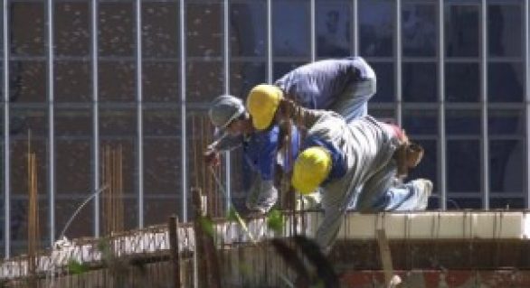 Atividade e emprego na construção mantêm registro de queda em março, diz CNI