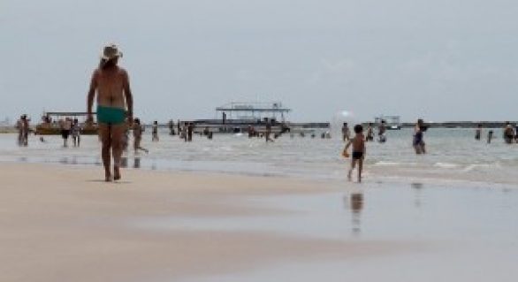 Banhistas dispõem de 50 praias próprias para banho em Alagoas