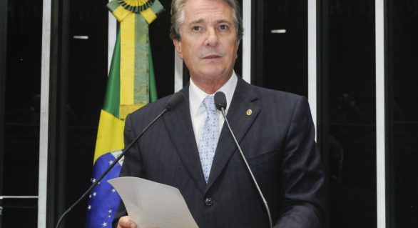 Collor apresenta PEC que institui o parlamentarismo no Brasil