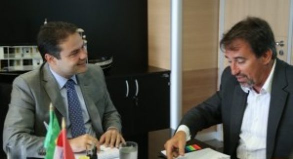 Governador consegue, junto a ministro, repasse mensal do Canal do Sertão