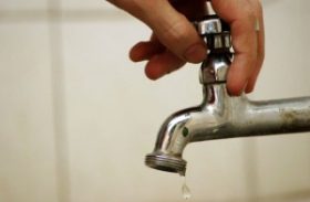 Casal esclarece a Arsal deficiência no abastecimento de água no Sertão