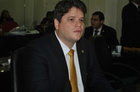 Deputado Davi Davino Filho deixa o PSB e vai para o PMDB