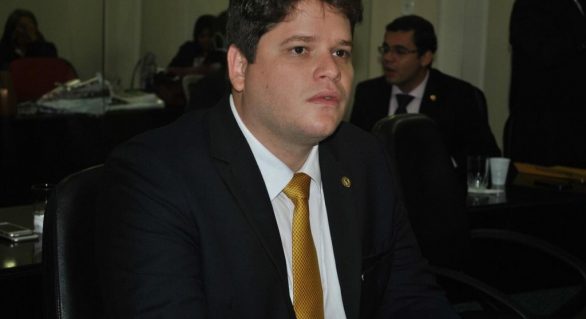 Deputado Davi Davino Filho declara voto a favor da 17ª Vara