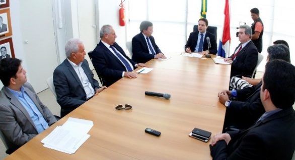 Carimbão pede apoio do governador para CPLA reabrir fábrica da Camila
