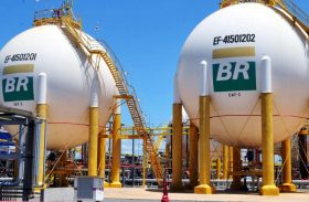 Petrobras fecha acordo para venda de nafta à Braskem