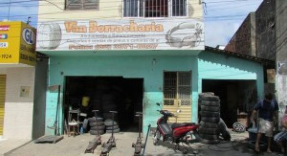 Borracharia recebe 11 mil pneus descartados por mês