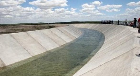 Assembleia fará sessões no interior para debater utilização da água do Canal do Sertão