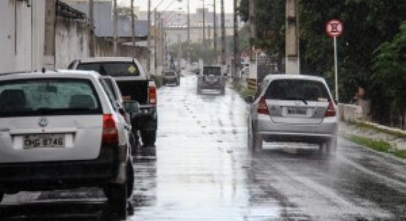 SMTT orienta sobre cuidados ao dirigir em dias chuvosos