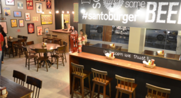 Santo Burger é novidade na Jatiúca com hambúrgueres e cervejas artesanais
