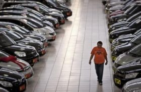 Venda do setor automotivo cai quase 20% em abril na comparação com 2014