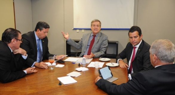 Deputados federais ‘disputam’ controle do PSD, PRB e PSB em Alagoas