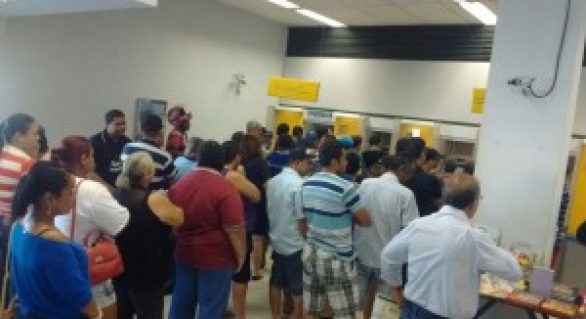 Servidores públicos de São Miguel dos Campos começam a receber seus pagamentos