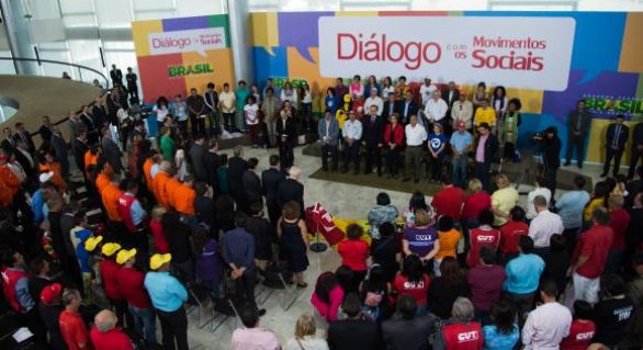 Movimentos sociais apoiam Dilma e pedem que não haja retrocessos